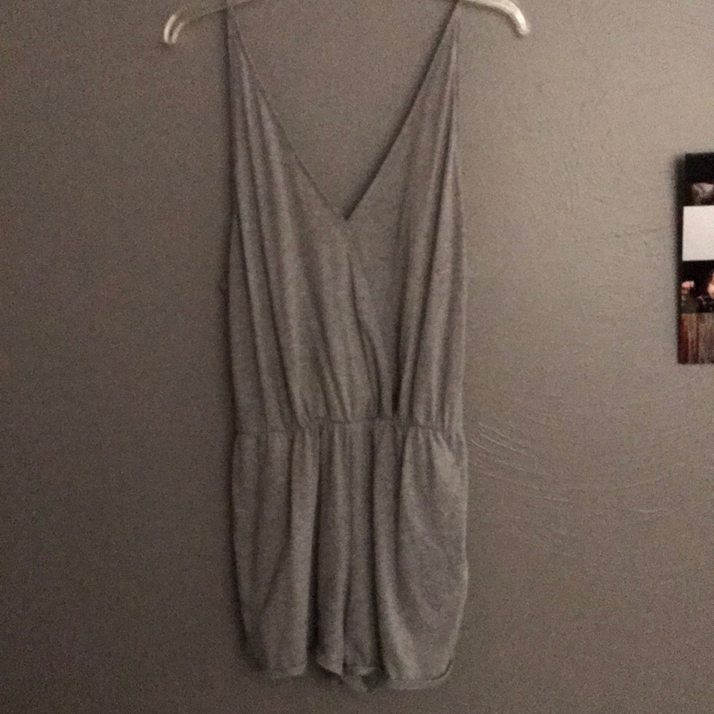 Short jump suit